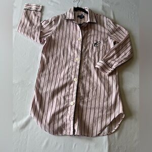 Chaps Women’s Sleepshirt Medium Long Sleeve Pink w/ Blue Stripes Button Up